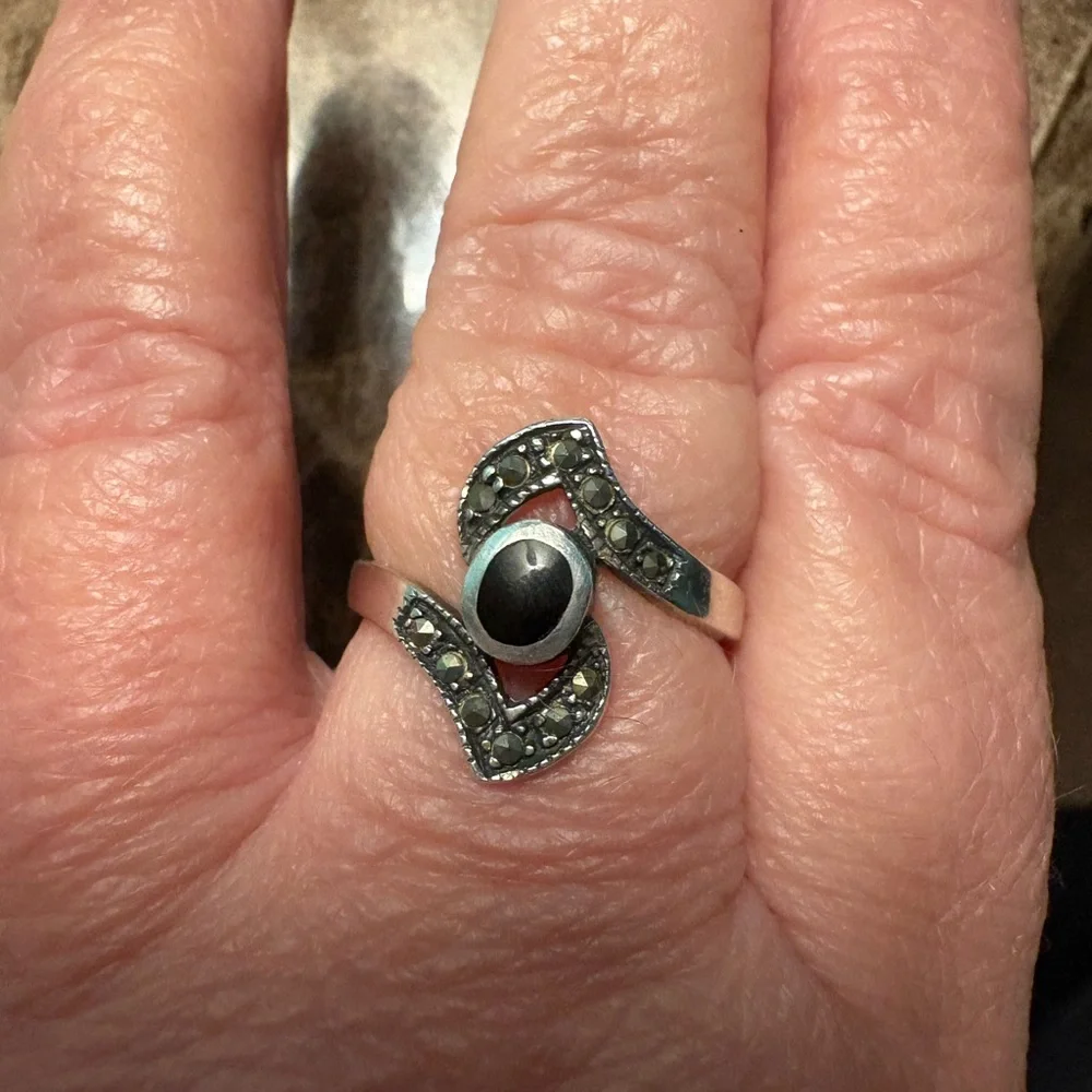 GUC stamped .925 marcasite ring size 8.5